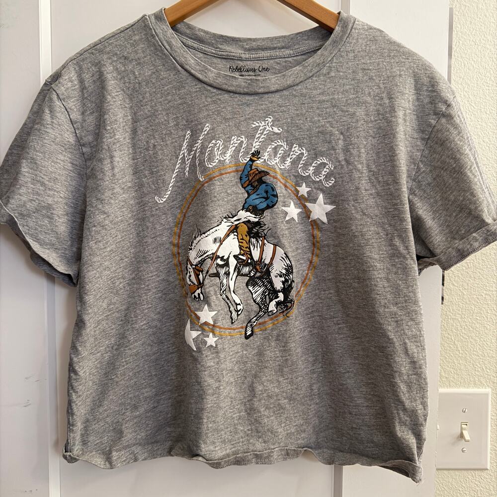 Rebellious One Montana Graphic Crop T-Shirt‎ Gray Cowboy Rodeo Western Style